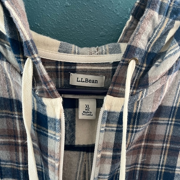 Womens L.L.Bean zip up hooded flannel - Picture 3 of 7